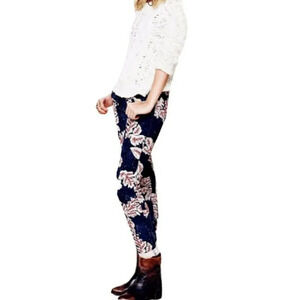 Free People Womens Blue White Red floral Thin Wale corduroy skinny pants Size 25